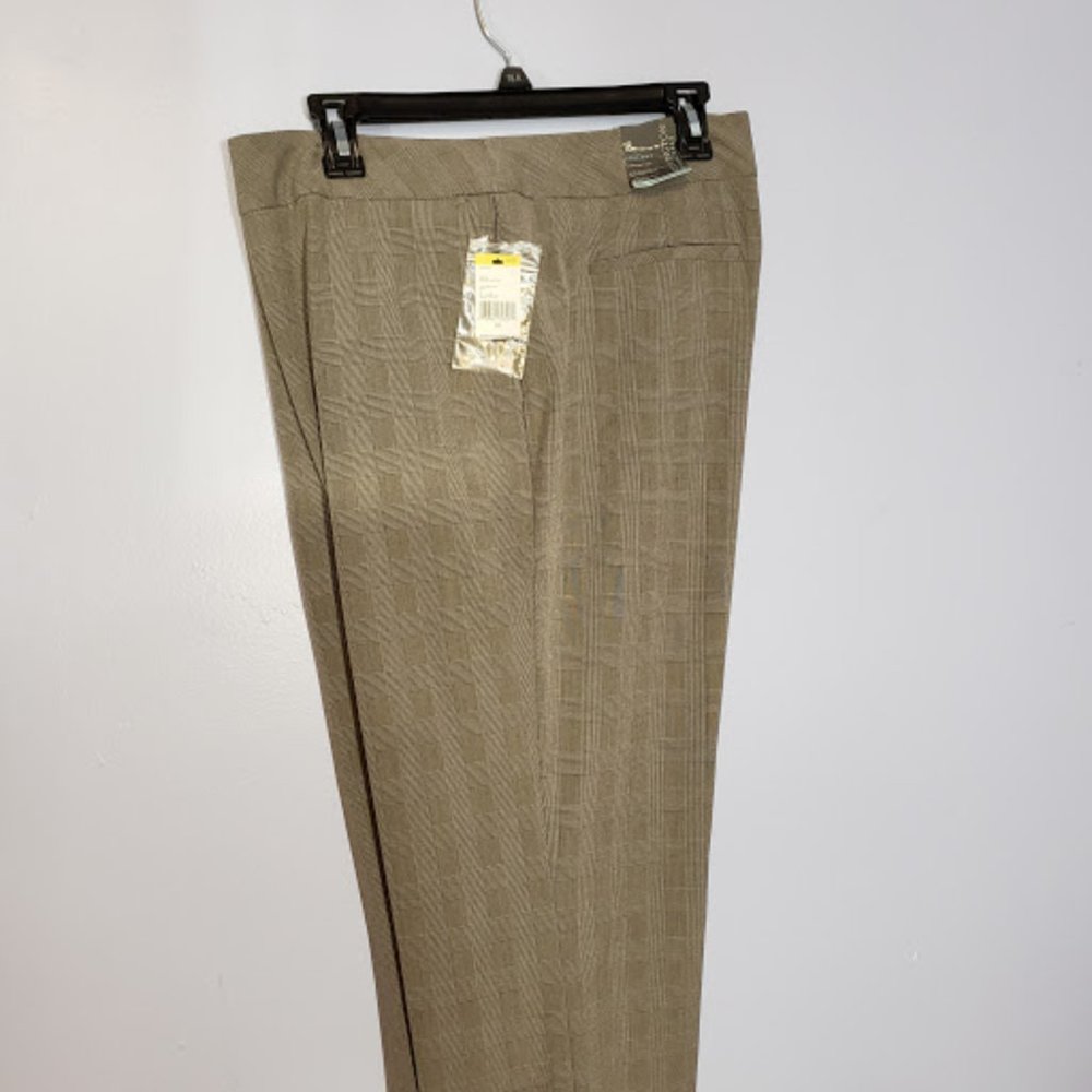 NWT Covington Essentials Straight Leg - 18 Avg